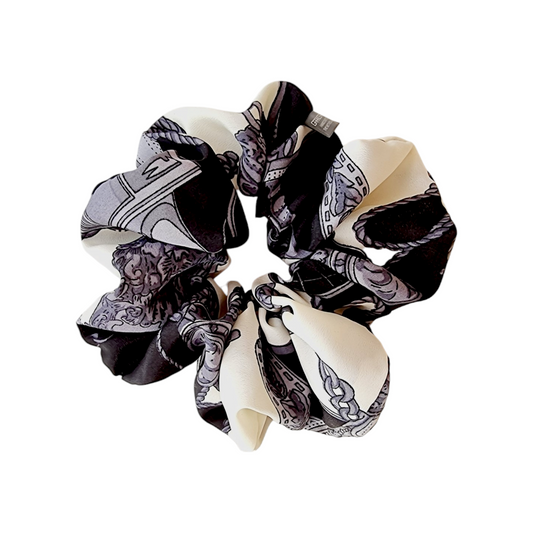 SIENNA GRAND SCRUNCHIE